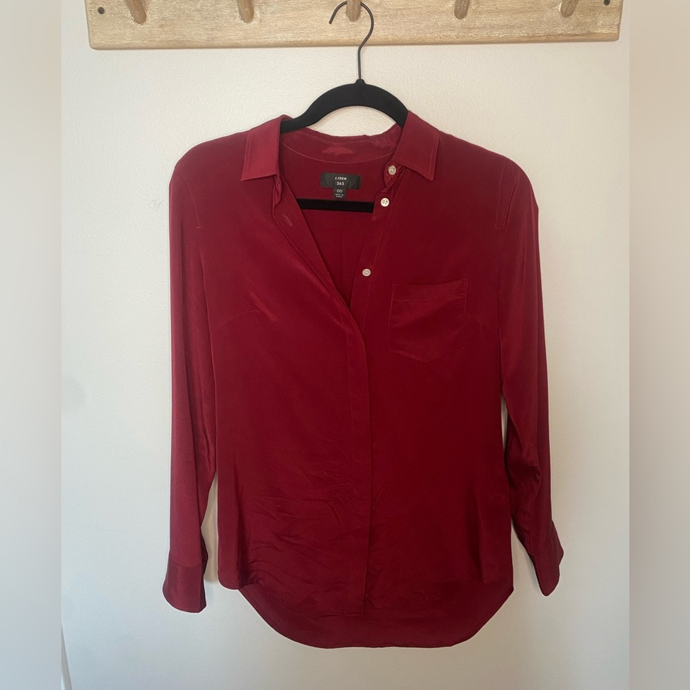 J Crew Women’s Silk Button-up Shirt. Maroon. Size 00.